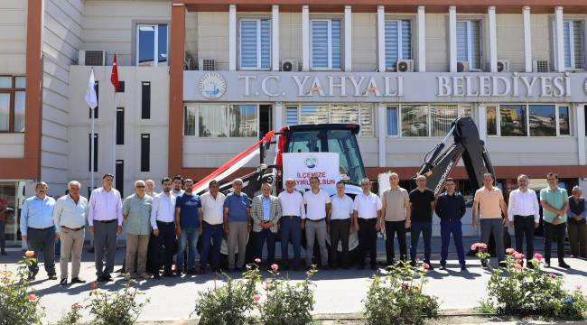 Yeni kazıcı yükleyici