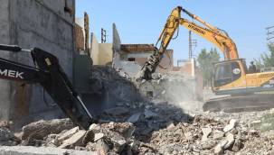 Yüreğir'de kentsel dönüşüm emin adımlarla devam ediyor