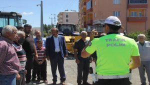 Zara'da traktör sürücüleri bilgilendirildi