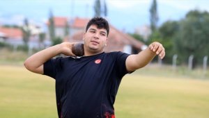 6 santimle kaçırdığı birincilik rekortmen güllecinin başarısında dönüm noktası oldu