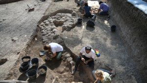 Aççana Höyük kazılarında 3 bin 500 yıllık yerleşim tabakasına inildi