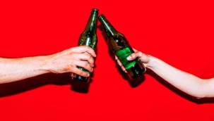 Açık alanlarda alkol tüketmek yasak mıdır? Açık alanda alkol tüketmenin cezası nedir? Açık alanda alkol tüketmenin yaptırımları