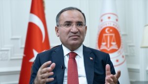 Adalet Bakanı Bozdağ'dan şarkıcı Gülşen'in imam hatip mensuplarına yönelik ifadelerine tepki