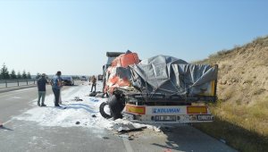 Afyonkarahisar'daki trafik kazasında 2 kişi öldü, 5 kişi yaralandı