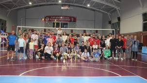 Akçaabat'ta voleybol turnuvası sona erdi 