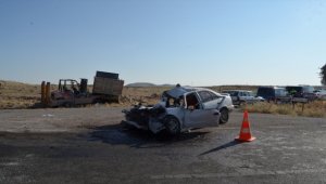 Aksaray'da otomobilin kamyonla çarpışması sonucu 4 kişi yaralandı