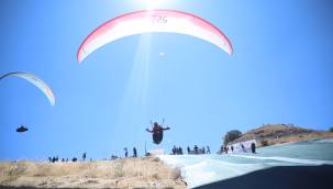 Ali Dağı'nda yamaç paraşütü heyecanı