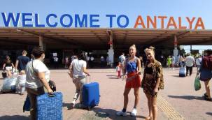 Antalya'da turist akını! Otellerde boş yastık bile kalmadı