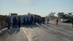 Balıkesir'de midibüs devrildi, 17 kişi yaralandı