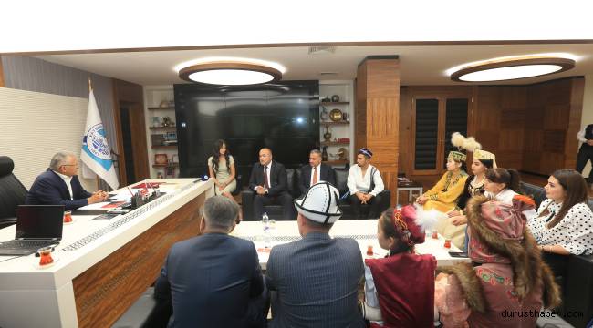 Başkan Büyükkılıç'a Türk dünyasından 'Dombıralı' ziyaret