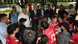 Başkan Özlü'den amatör kulüplere eşofman