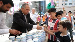 Başkan Yalçan'dan yaz Kuran kursu öğrencilerine dondurma ikramı