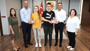 Biga Belediyesi LGS’de Başarılı Olan Öğrencileri Ödüllendirdi