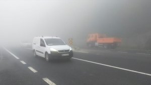 Bolu Dağı'nda sis ve sağanak görüş mesafesini düşürdü