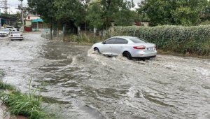 Bursa'da sağanak nedeniyle su baskınları meydana geldi
