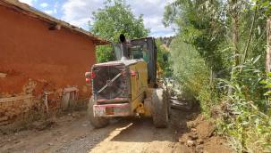 Büyükşehir Ekipleri Göksun’da Kırsal Mahalle Yollarında