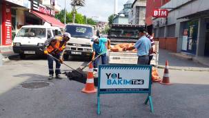 Büyükşehir’in Yol Bakım Timi bozuk yol ve kaldırım bırakmıyor