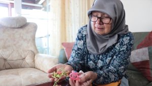 Depremde iki çocuğunu kaybeden annenin acısı 23 yıldır dinmiyor