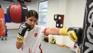 Dört ay önce başladığı boksta Türkiye şampiyonluğuna ulaştı