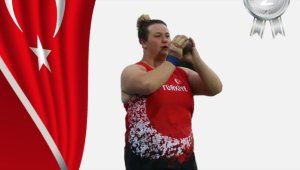 Dünya 20 Yaş Altı Atletizm Şampiyonası'nda gümüş madalya kazanan Pınar Akyol tarihe geçti