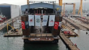 Dünyada kendi sınıfında tek olan denizaltı havuzu Yalova'da suya indirildi