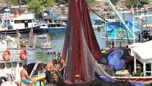 Düzce ve Kocaeli'de balıkçılar 'vira bismillah' demek için gün sayıyor