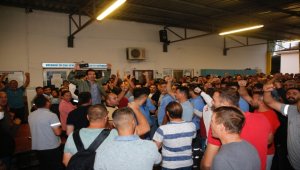 Eskişehir'de, büyükşehir belediyesinde çalışan işçiler, toplu iş sözleşme sürecini protesto etti