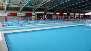 Eskişehir'in olimpik havuzunda günde 2 bin 500 kişi yüzme eğitimi alıyor