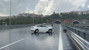 Eyüpsultan'da etkili olan sağanak sürücülere zor anlar yaşattı