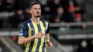 Fenerbahçe, Mergim Berisha'yı Alman ekip Augsburg'a kiraladı