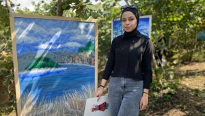 Genç sanatçı adayları "hasat şenliği"ne fındık dallarına astıkları resimlerle katıldı