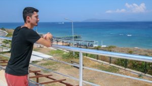 Gençler, Çeşme ve Kuşadası'ndaki ücretsiz yurtlarda tatillerini geçiriyor