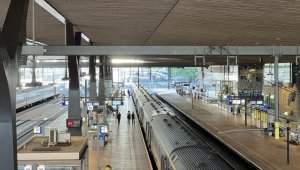 Hollanda'da demir yolu çalışanları greve gitti