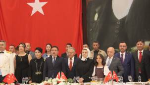 İlçe Belediye Başkanları ve STK Başkanları, 30 Ağustos Zafer Bayramı’nı kutladı 