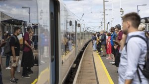 İngiltere'de demir yolu çalışanlarının iş bırakma eylemi devam ediyor