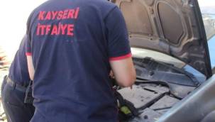 İtfaiye ekipleri araç motoruna giren kediyi kurtardı 