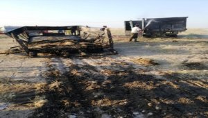 Karaman'da balya yüklü 2 römork yandı