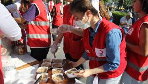 Kızılay, Muharrem ayı dolayısıyla aşure dağıttı