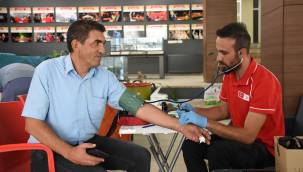 Kocasinan Belediyesi çalışanlarından Kızılay'a kan bağışı 