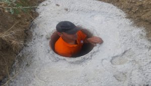 Konya'da direk çukuruna düşen yavru köpekler kurtarıldı