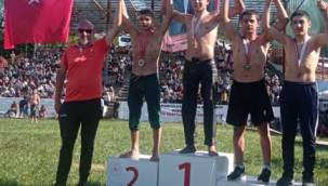 Küçük Güreşçiler kürsüye çıktı 