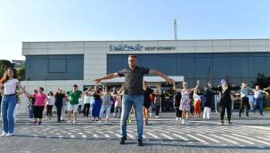 Kurtuluşun 100. yılında 100 kişi ile Zeybek gösterisi