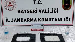 Kuru pasta kutusunda uyuşturucu saklayan 2 kişiye gözaltı 