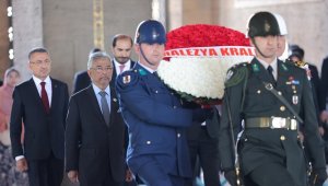 Malezya Kralı Sultan Abdullah Şah, Anıtkabir'i ziyaret etti