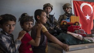 Mehmetçik, Barış Pınarı bölgesindeki ihtiyaç sahiplerinin de kahramanı