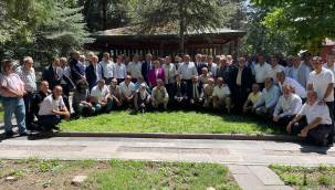 MHP muhtarlarla buluştu, pazar esnafını ziyaret etti