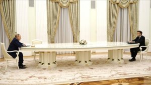 Putin, Macron ile Ukrayna meselesini ele aldı