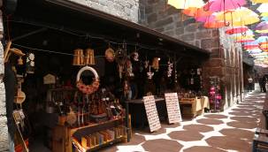 Sanatçılar sokağı, ziyaretçilerini bekliyor