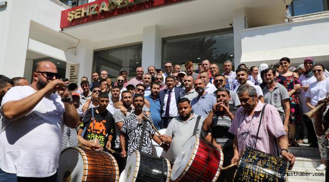 Şehzadeler belediyesi'nde davul zurnalı zam sevinci