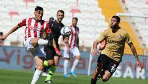 Sivasspor'un sahasında Gaziantep'i ağırladığı karşılaşmada puanlar paylaşıldı